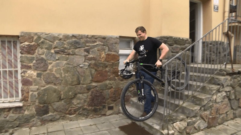 Michal chce pro dobrou věc dojet na kole do Singapuru.