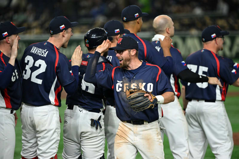 Hráči České republiky slaví vítězství v zápase World Baseball Classic Pool B mezi Českou republikou a Čínou v Tokyo Dome 10. března 2023 v Tokiu v Japonsku.