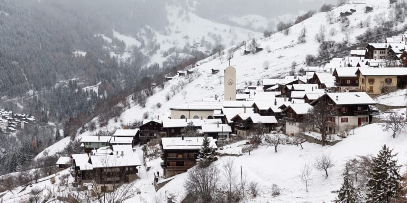 Švýcarská vesnice Albinen nabízí lidem peníze za to, že se tam přestěhují.