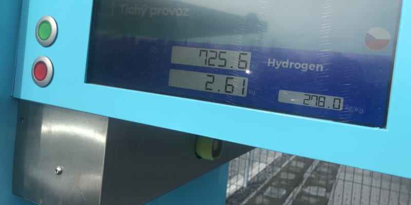 Otevření první veřejné vodíkové plnící stanice v Praze 10. 3. 2023.