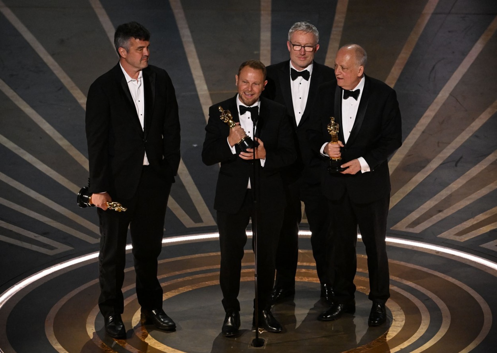 Joe Letteri, Richard Baneham, Eric Saindon a Daniel Barrett si odnesli cenu za vizuální efekty v pokračování Avataru. 