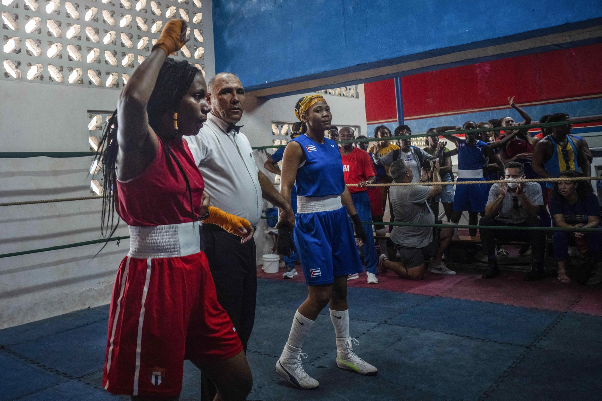 Zápas boxerek na Kubě, vyhlášení vítězky