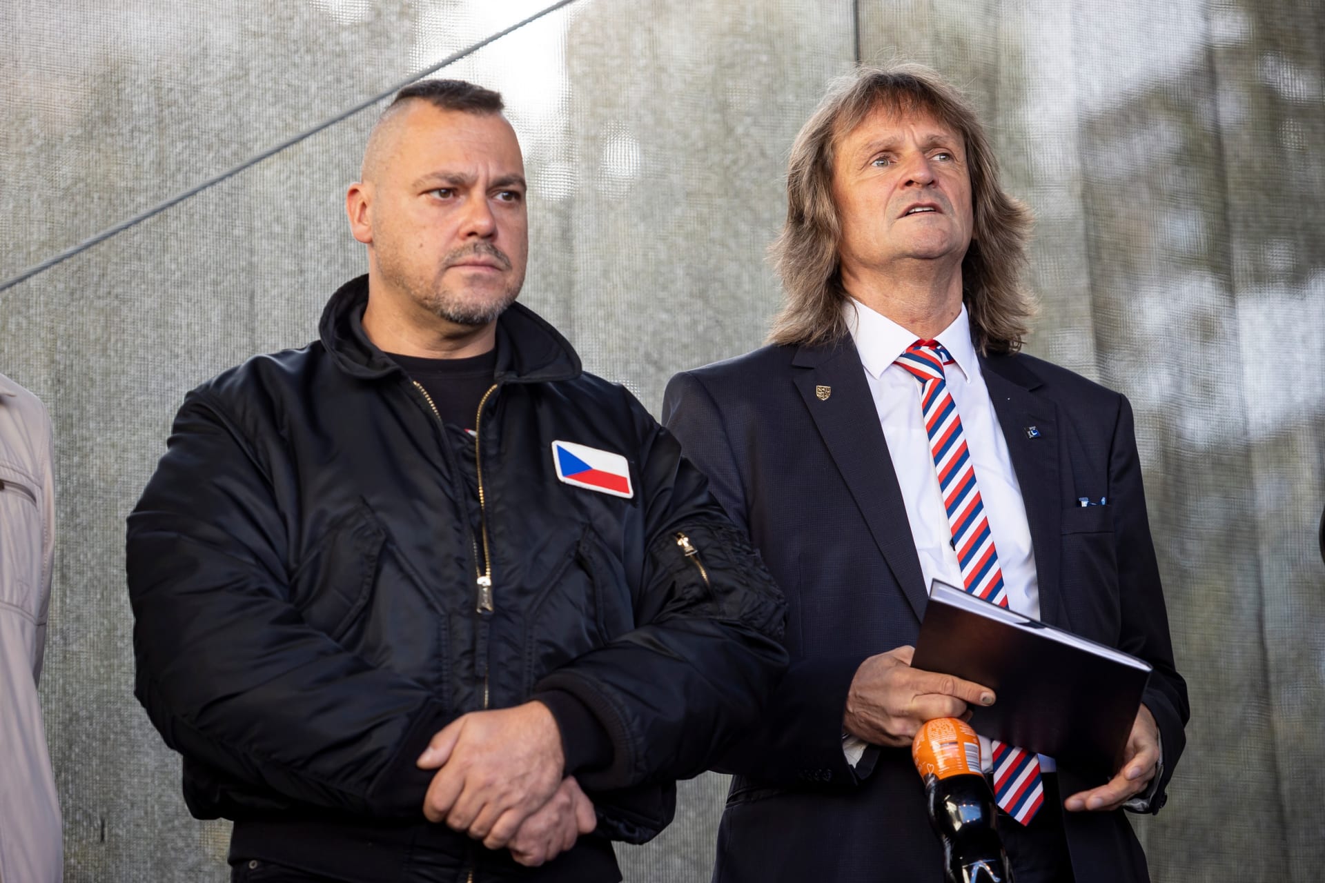 Miroslav Ševčík s Tomášem Ortelem na protivládní demonstraci (28. 9. 2022)
