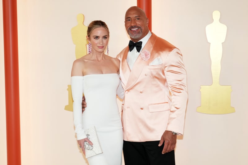 Emily Bluntová a Dwayne 'The Rock' Johnson se účastní 95. ročníku udílení Oscarů 12. března 2023 v Hollywoodu v Kalifornii. (Foto: Jeff Kravitz/FilmMagic)