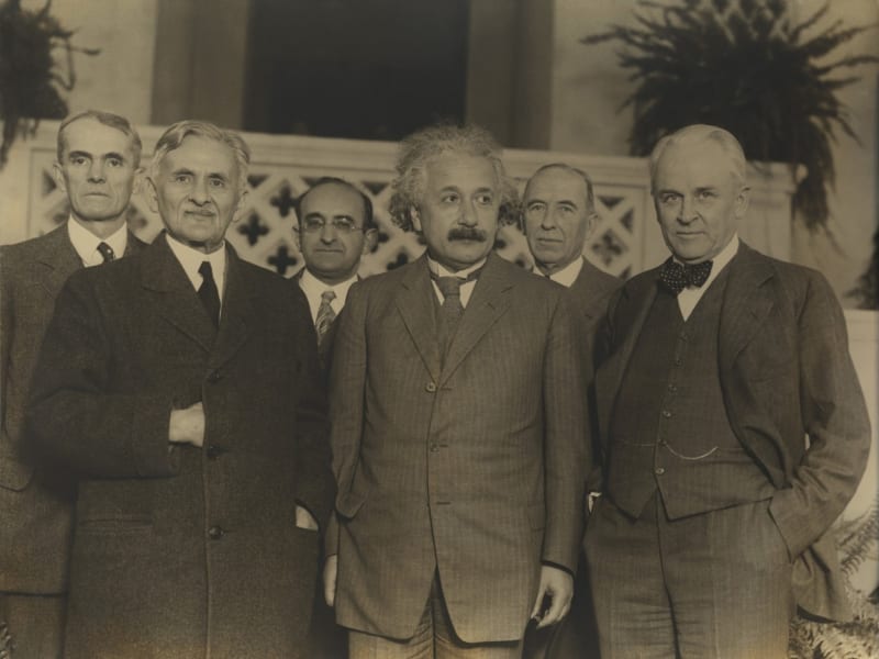 Einstein mezi dalšími vědci