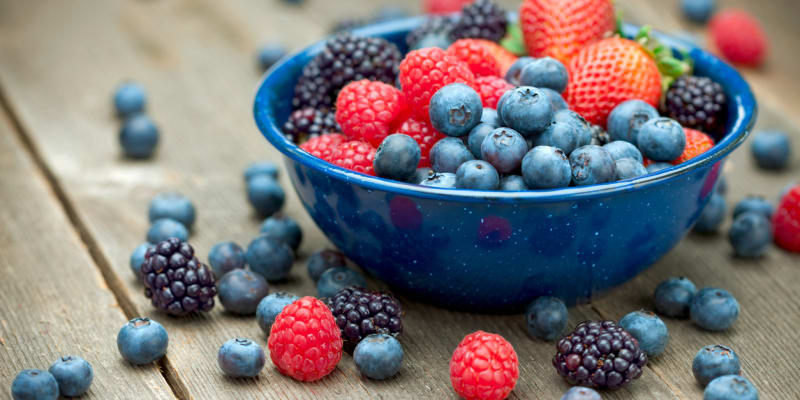 Možná vás překvapí, že bobulovité ovoce obsahuje málo sacharidů.