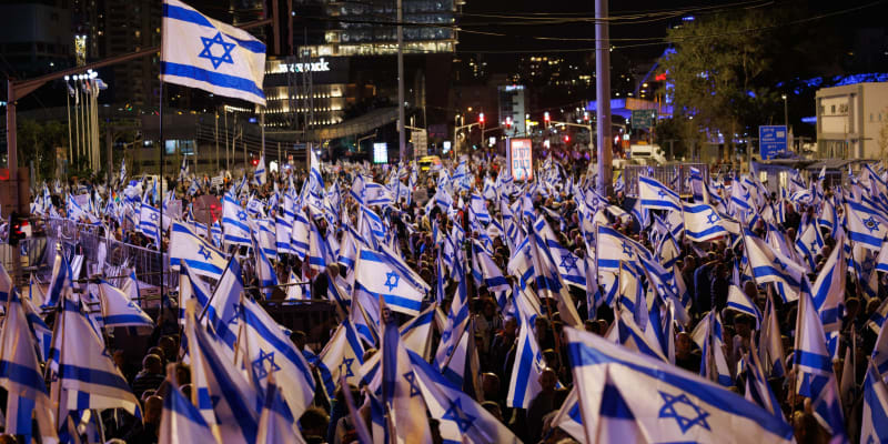 V Izraeli vyšly do ulic stovky tisíc protestujících (11. 3. 2023)