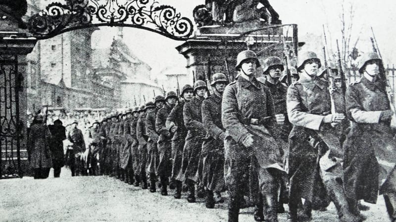Výhrůžky vyhlazením a zhroucený Hácha. Jak Hitler zabral Československo?