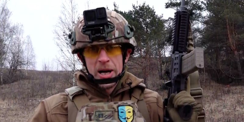 Reportér CNN Prima NEWS Matyáš Zrno si vyzkoušel výcvik, kterým prochází členové ukrajinské armády.