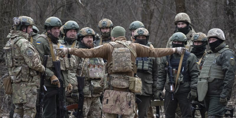 Ukrajinští vojáci na cvičení v Kyjevské oblasti
