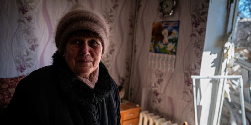 Ruskému ostřelování neuniknou ani ti nejstarší z obyvatel. Foto ze 14. března 2023, Kramatorsk.