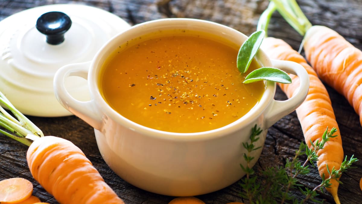 Zahřejte se horkou polévkou! Výběr těch nejlepších z kořenové zeleniny