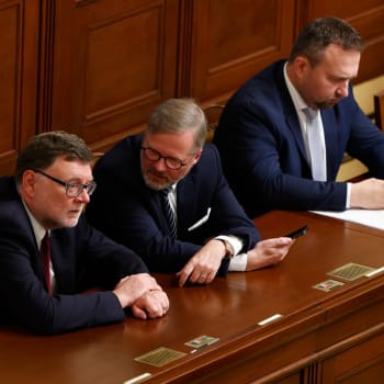 Premiér Petr Fiala (ODS) a ministři Zbyněk Stanjura (ODS) a Marian Jurečka (KDU-ČSL) ve Sněmovně