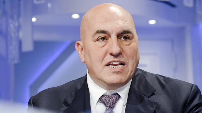 Italský ministr obrany Guido Crosetto je terčem ruských mocnářů.
