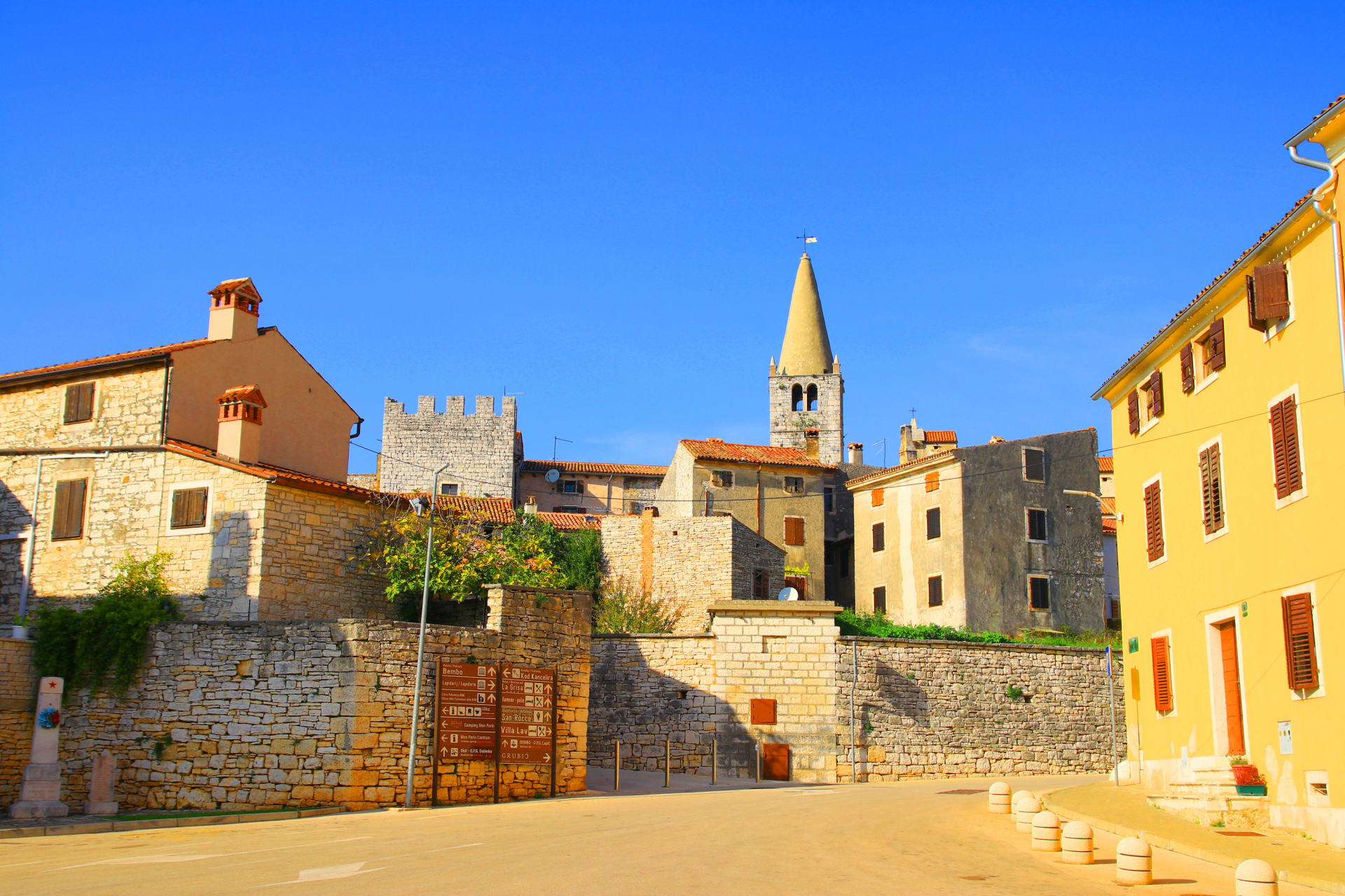 Městečko Bale na chorvatské Istrii láká na levné parcely.