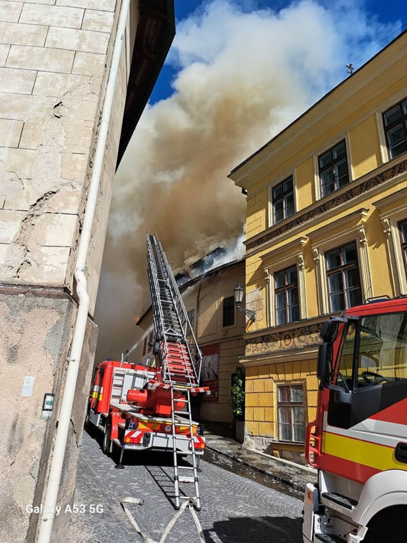 Požár v historickém centru slovenského města Banská Štiavnice