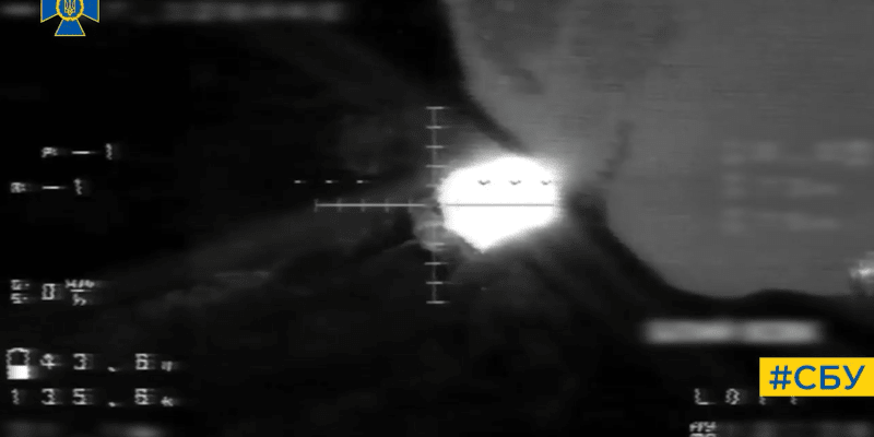 „Bílí vlci“ se na sítích chlubí záběry zkázy ruských tanků (18. 3. 2023).