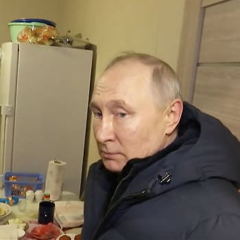 Vladimir Putin měl údajně v okupovaném Mariupolu navštívit některé místní obyvatele (19. 3. 2023)