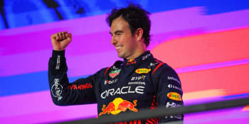 Závod F1 v Džiddě ovládl Red Bull, i přes Verstappenovy trable. Alonso se vrátil na pódium