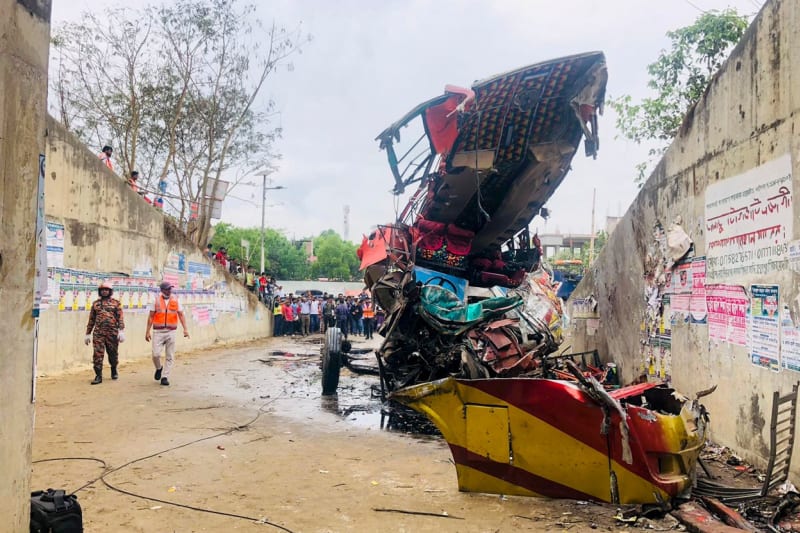 Nehoda autobusu v Bangladéši