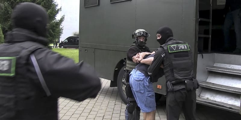 Běloruská KGB na místě podle svědků také zatkla alespoň jednoho člověka (Ilustrační foto).