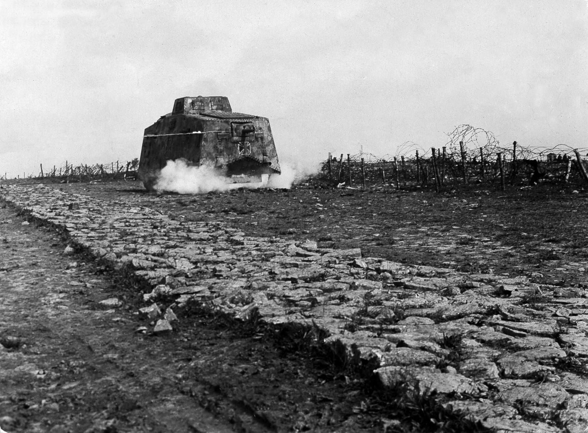 Tankům A7V vyhovovaly zpevněné cesty