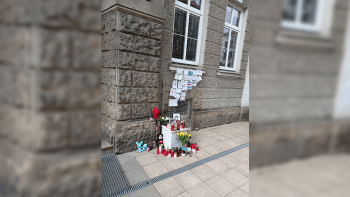 Svíčky, obrázky a těžké chvíle v Olomouci: Adámek zemřel, musela druháčkům říct učitelka