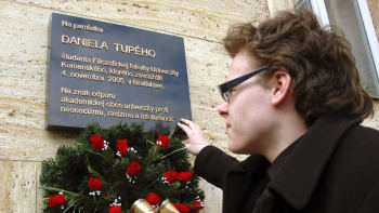 Nové detaily z vyšetřování vraždy studenta Tupého. Mezi zatčenými mají být neonacisté