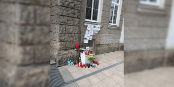 Svíčky, obrázky a těžké chvíle v Olomouci: Adámek zemřel, musela druháčkům říct učitelka