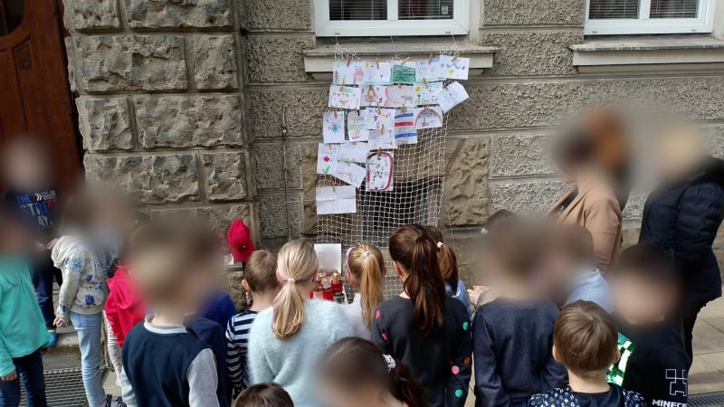 Základní školu v Olomouci zalil smutek, uctila památku 9letého hokejisty.