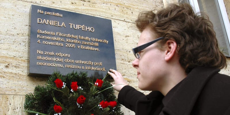 Pamětní deska studenta Daniela Tupého (2006)