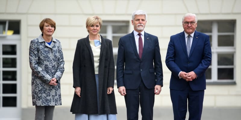 Německý prezident Steinmeier přijal s vojenskými poctami Petra Pavla.