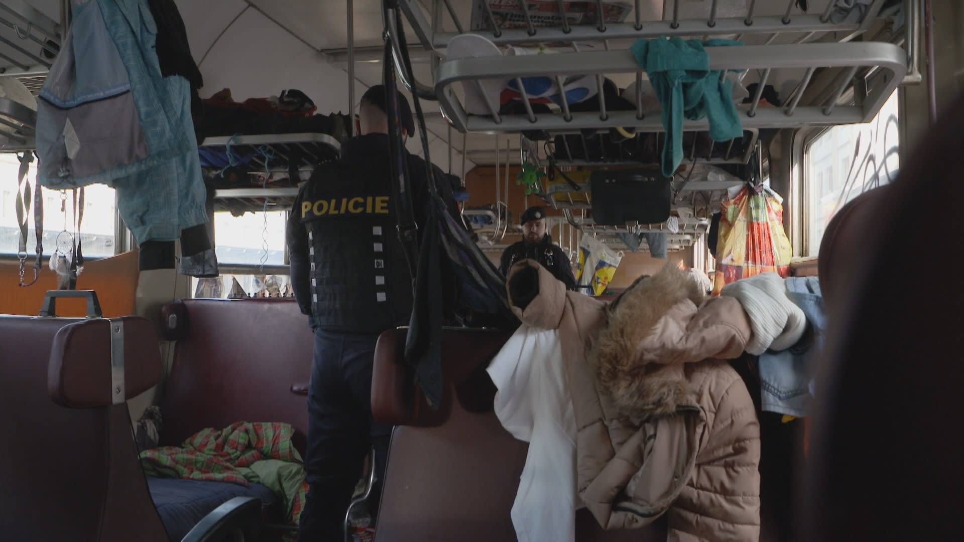 Liberečtí policisté si posvítili na tamní nádraží. Řešili notorického útěkaře i bezdomovce žijící v odstaveném vagónu.
