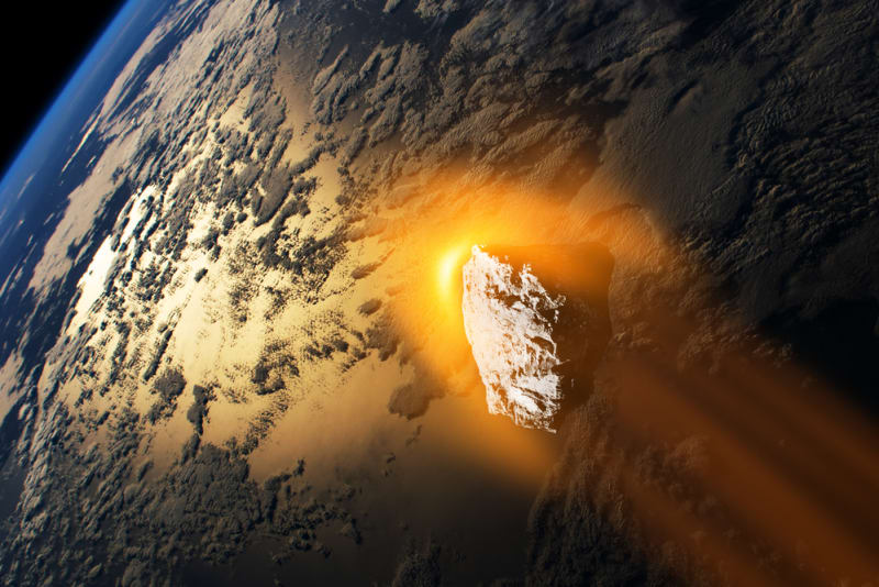 Asteroidy historicky ohrožují naší planetu, dopad jednoho z nich vyhubil dinosaury. Po jiné srážce vznikl Měsíc