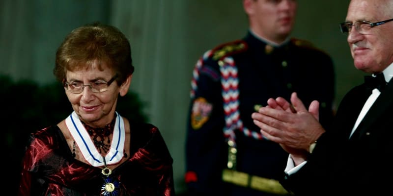 Dagmar Lieblová v roce 2011 převzala od prezidenta Klause Řád T. G. Masaryka.