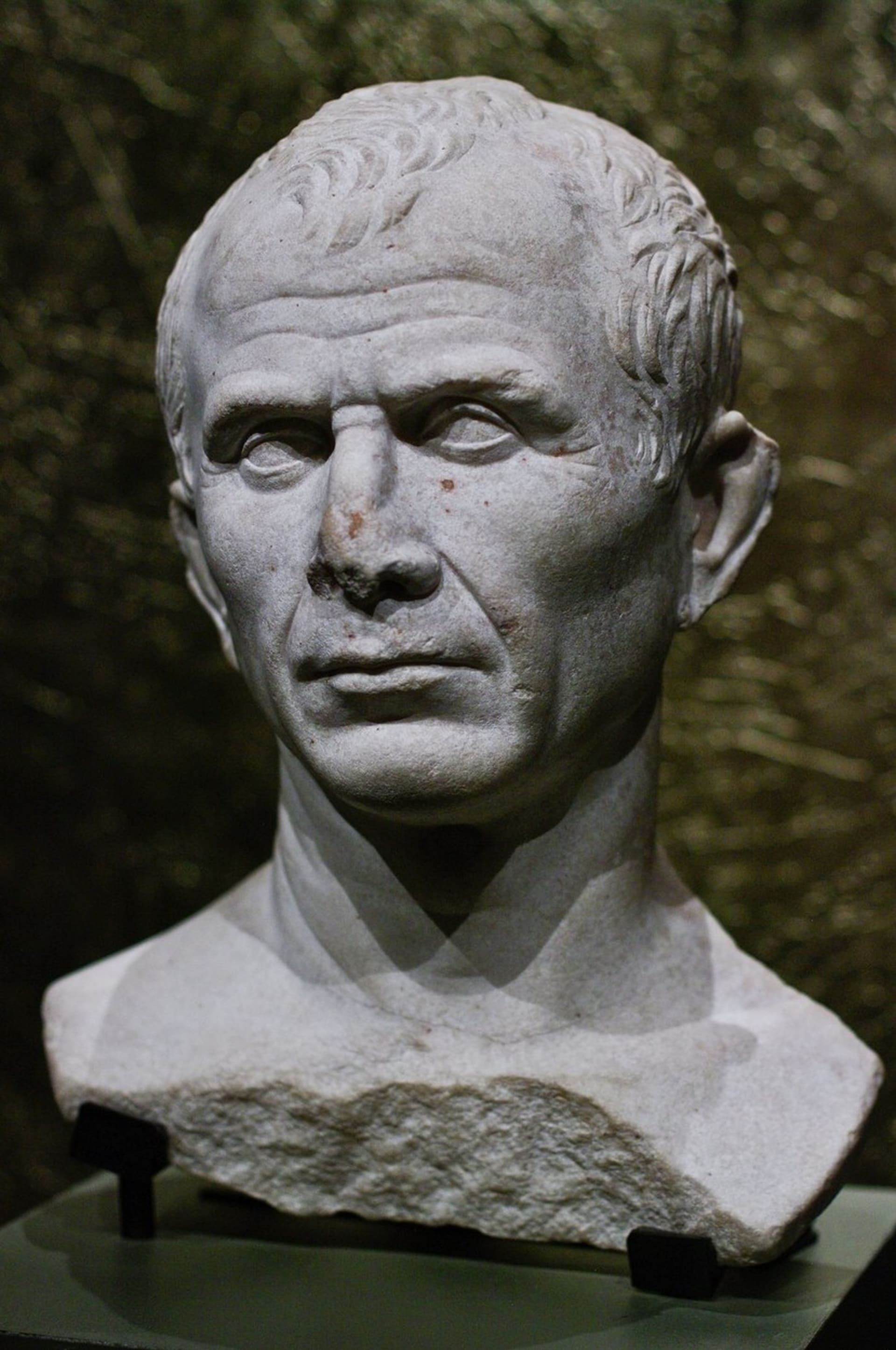 Busta z Arles nalezená v roce 2007 na dně řeky Rhôny
