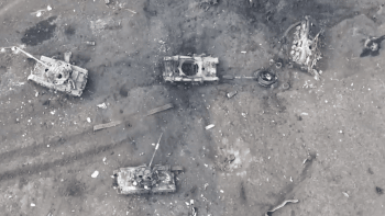 Pohřebiště tanků. Ukrajinská kontrarozvědka drtí jeden obrněnec za druhým, ukazují záběry