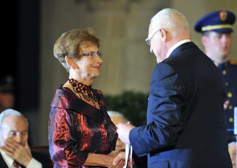 Dagmar Lieblová přijala v roce 2011 Řád T. G. Masaryka od prezidenta Václava Klause.