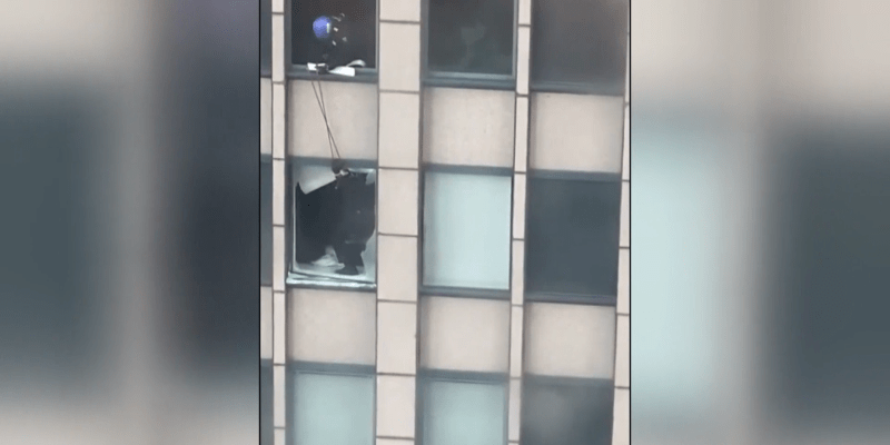 Dramatická záchrana z mrakodrapu v New Yorku
