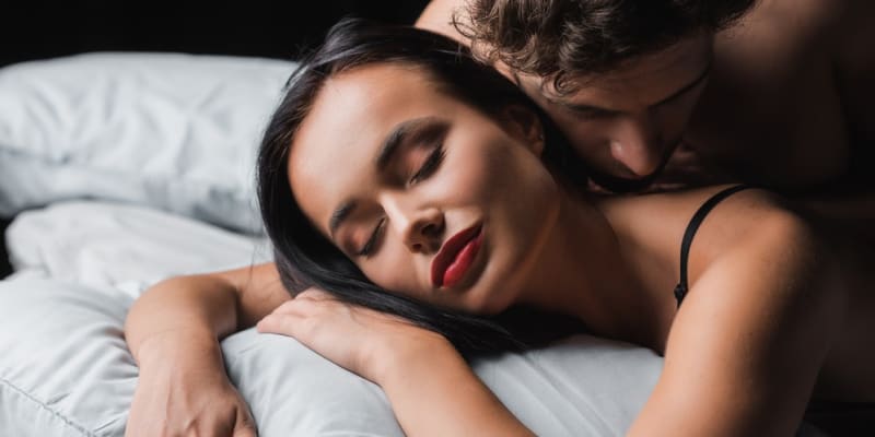 Co dělat v sexu, abyste byli oba ve vztahu spokojenější?