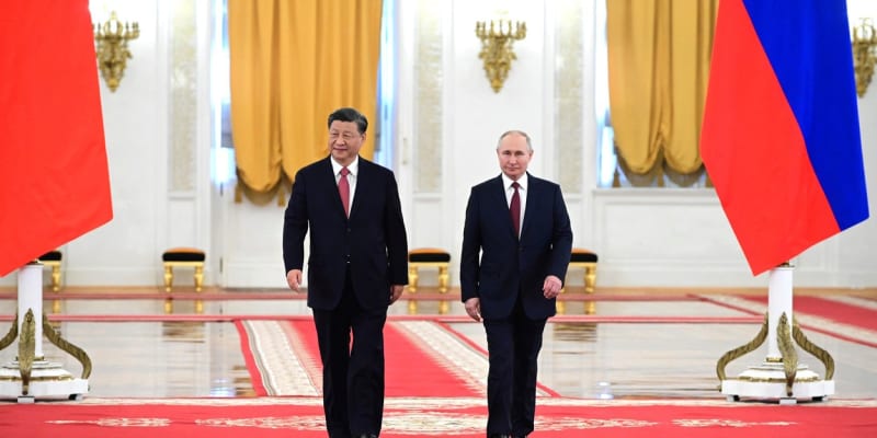 Vladimir Putin se svým čínským protějškem Si Ťin-pchingem