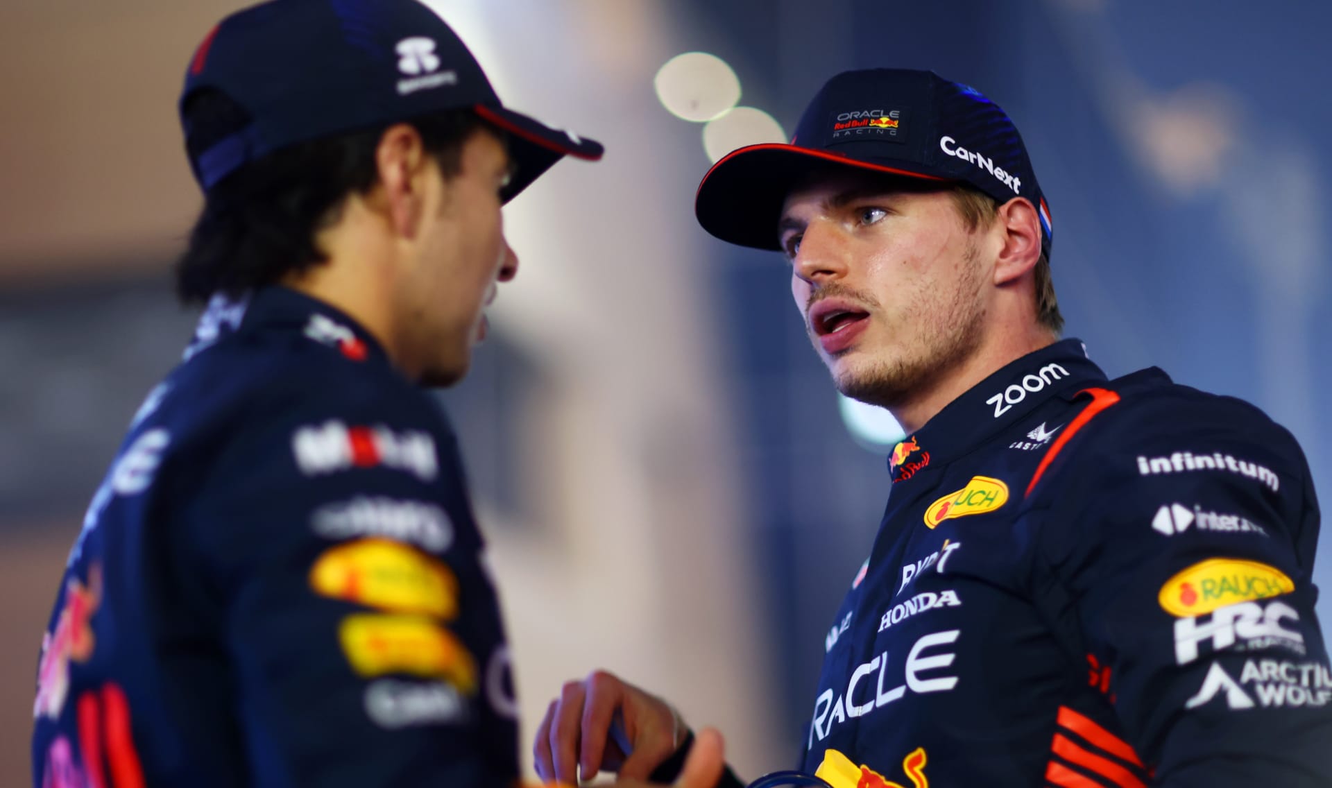 Max Vertappen a Sergio Pérez zatím dominují formuli 1. Přesto to ve vysněné situaci uvnitř stáje Red Bull skřípe.