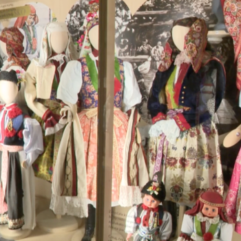 Muzeum Ostrov lidových krojů nabízí k prohlédnutí tisíce šatů.
