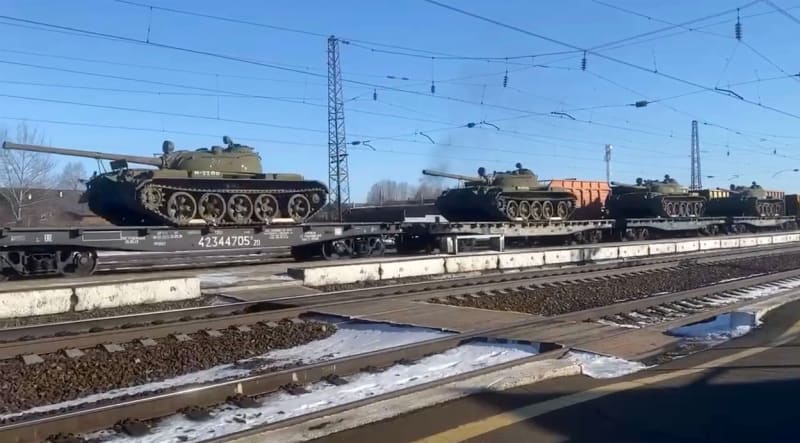 Rusko posílá na Ukrajinu staré tanky T-54.