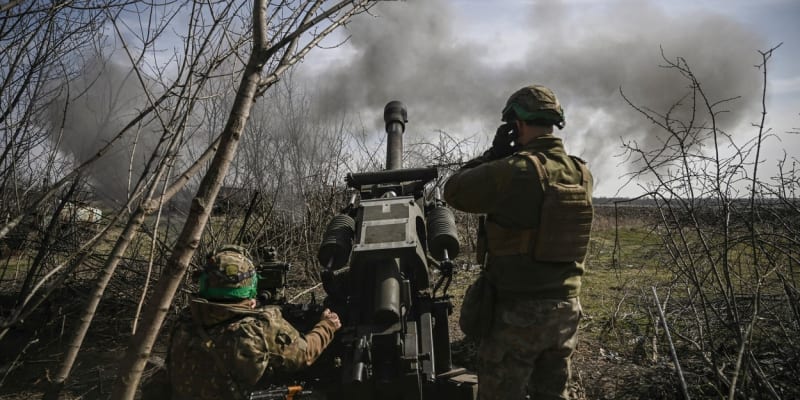 Ukrajinské dělostřelectvo u Bachmutu (23. 3. 2023)