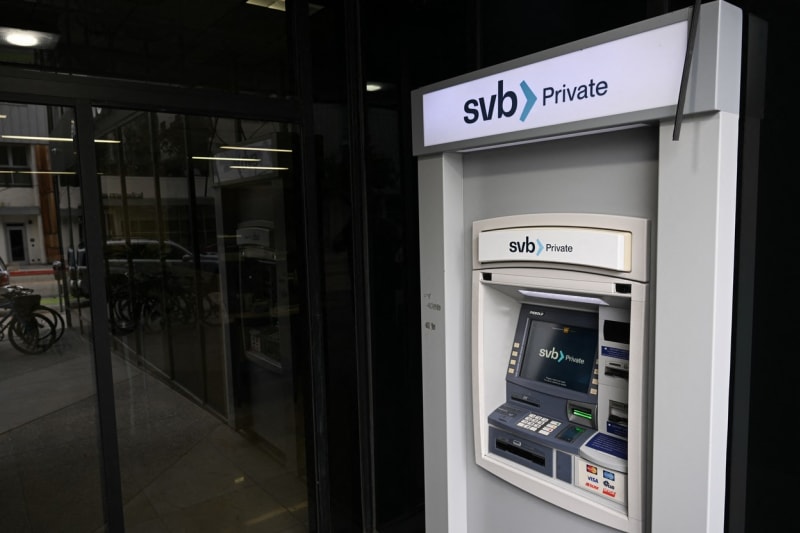 Bankomat zkrachovalé Silicon Valley Bank (SVB)