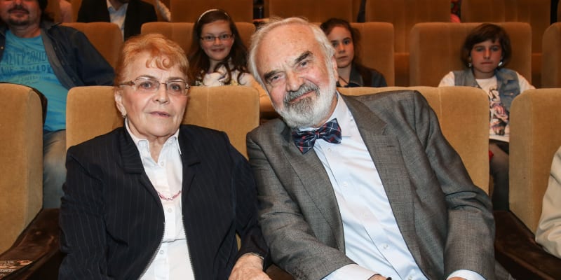 Zdeněk Svěrák s paní Boženou oslaví letos 64 let v manželství. 