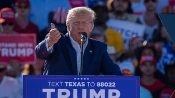 Trump na prvním mítinku: Je to hon na čarodějnice. Kritizoval vyšetřování, kterým čelí