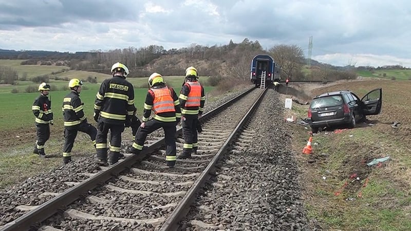Dopravní nehoda osobního auta s vlakem na Jičínsku.