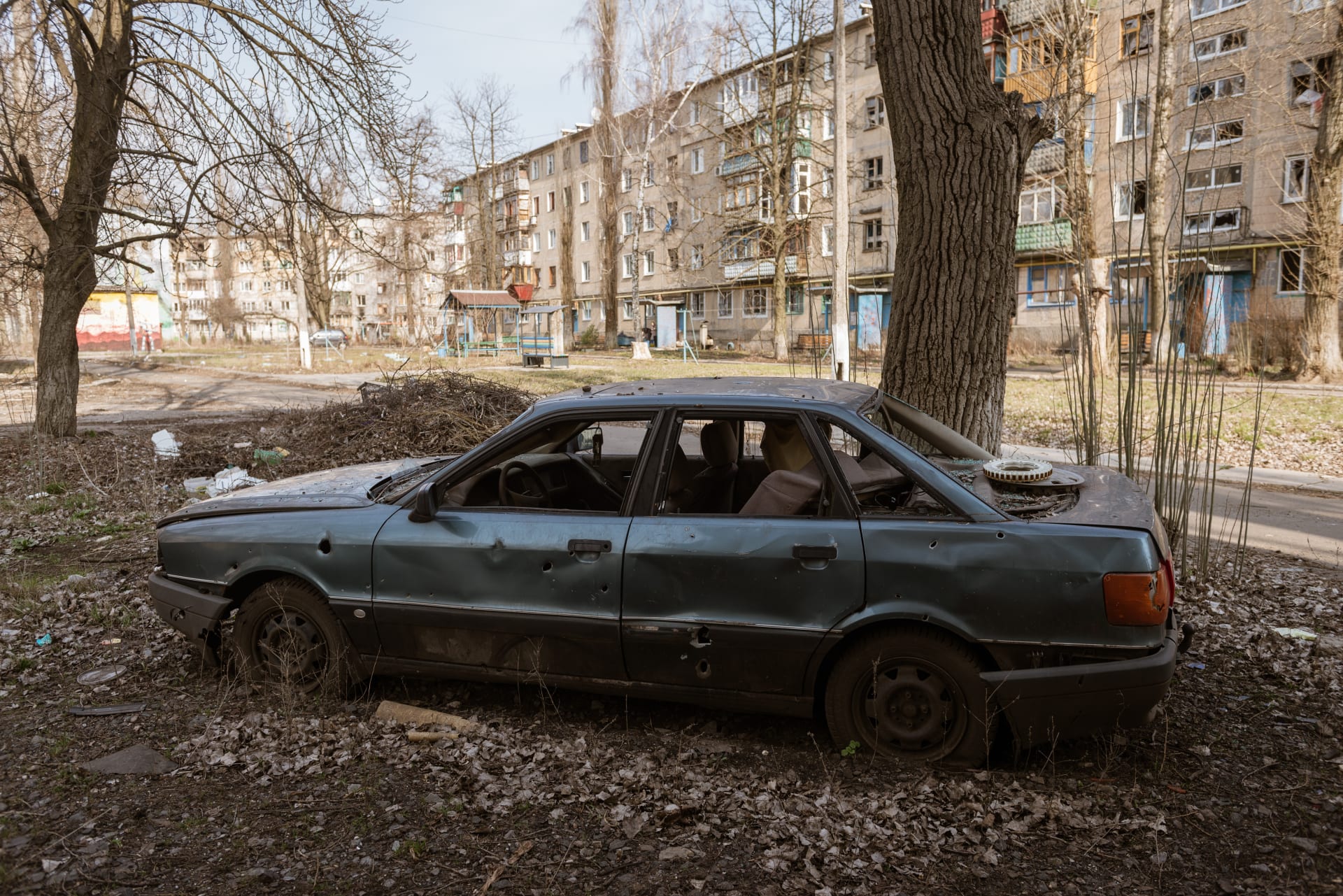 Ruské ostřelování zničilo obytné domy v Avdijivce (23. 3. 2023).
